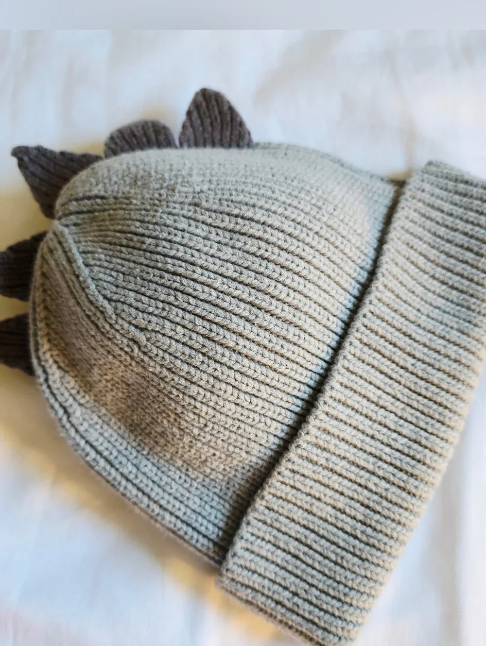 GAP Kids Dino Knit Beanie in Light Gray with Charcoal Spikes, Toddler Hat
